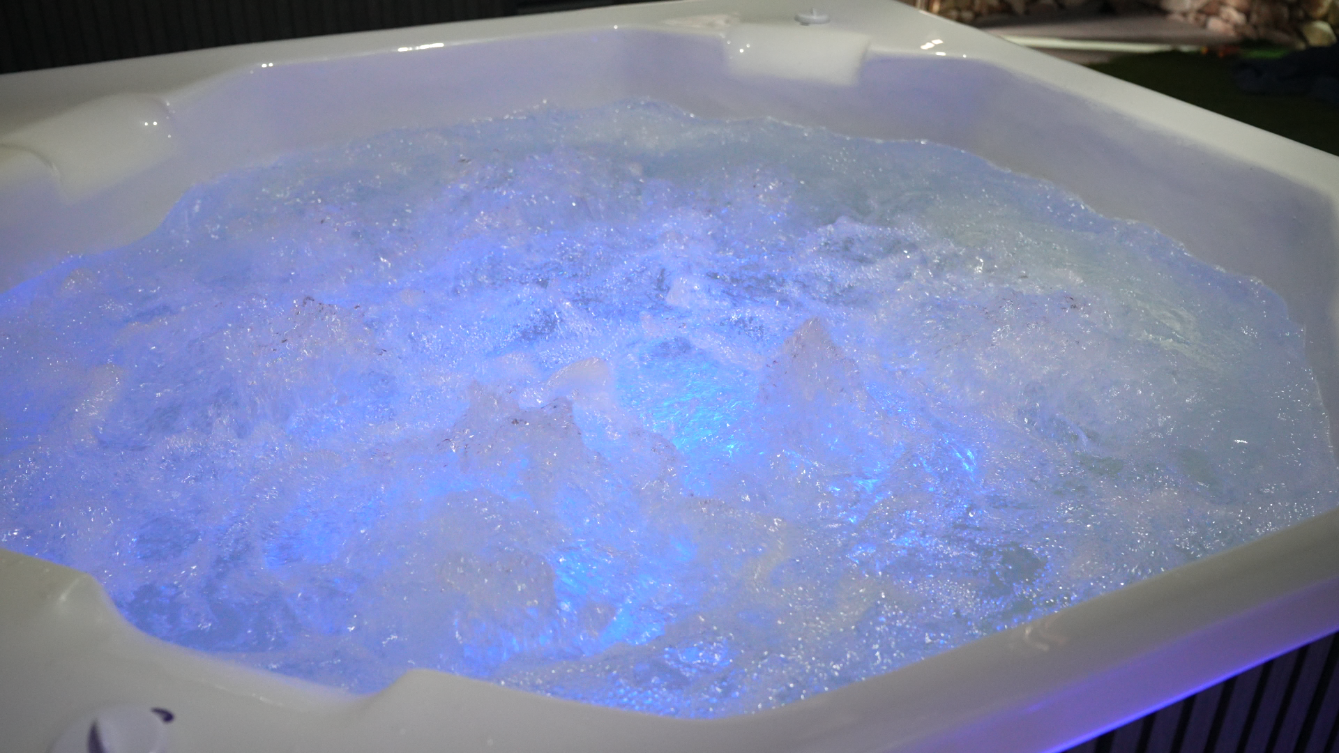 Super Deluxe Jacuzzi 31 Super Deluxe Jacuzzi - Image 31